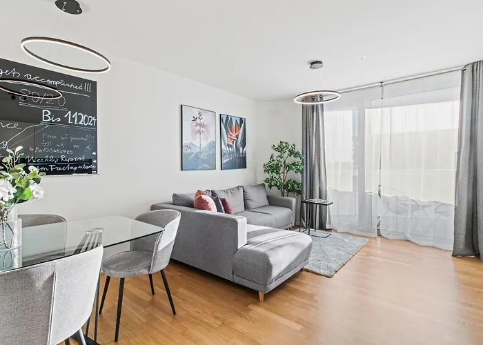 Balcony - Right At Hauptbahnhof And Belvedere * Βιέννη