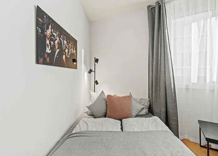 Balcony - Right At Hauptbahnhof And Belvedere * Βιέννη