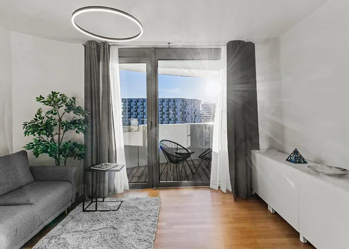 Balcony - Right At Hauptbahnhof And Belvedere Βιέννη